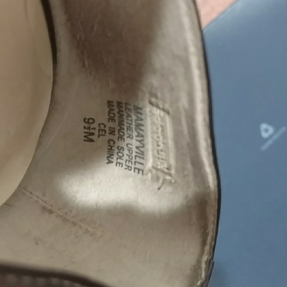 AK Anne Klein Black leather  9 1/2 - Picture 5 of 6